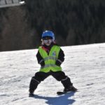 Dziecko na nartach i snowboardzie. Kiedy i jak rozpocząć naukę?